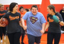 Two BGSU student volunteers