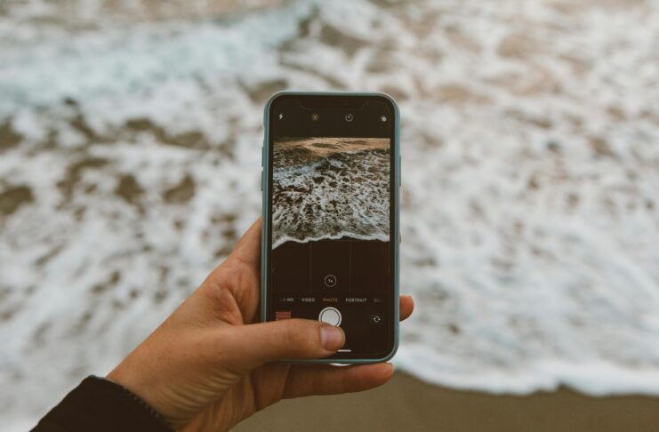 iphone taking picture of shore